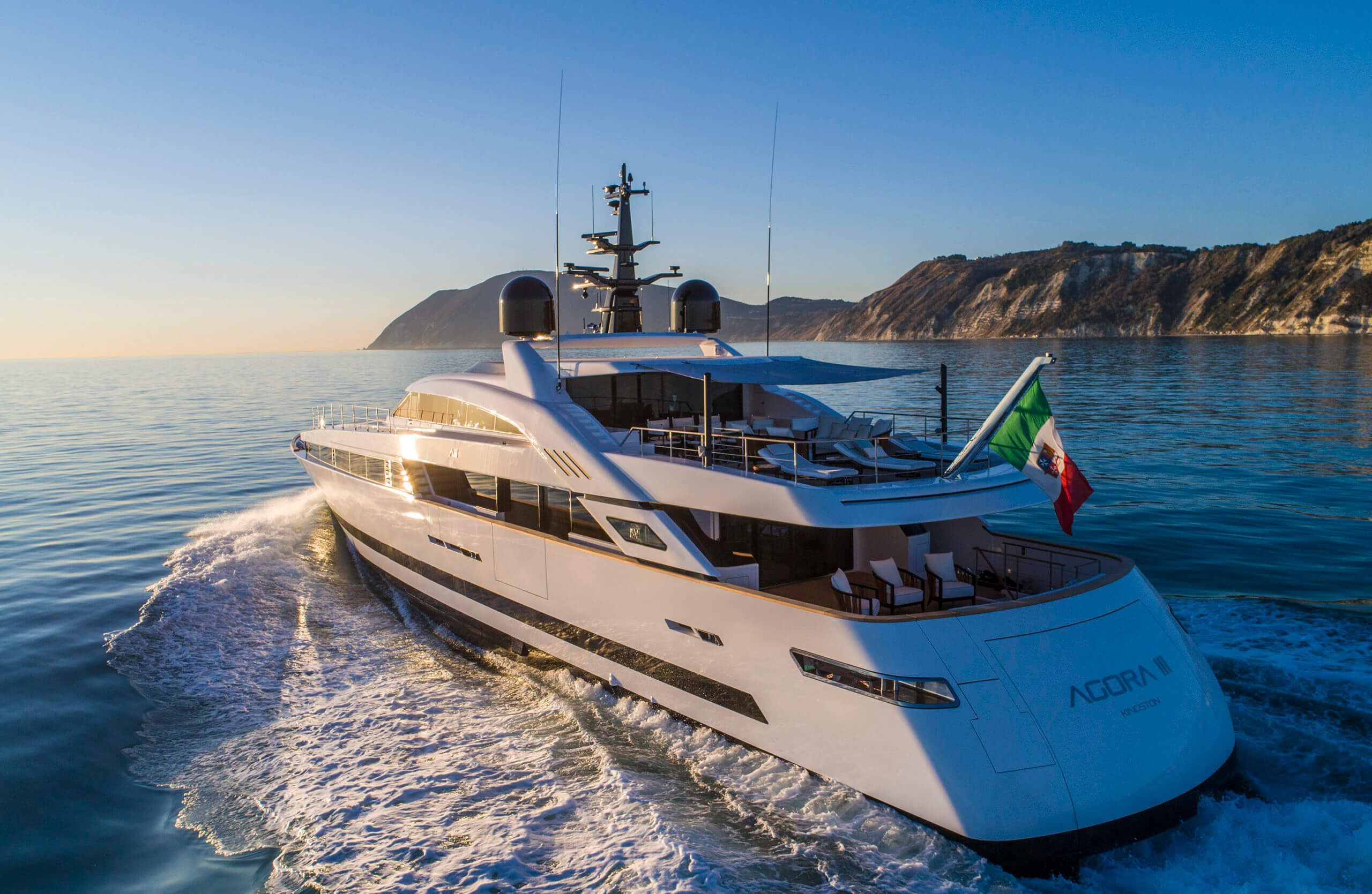 ISA ALLOY 43 metre – MY/AGORA IIISleekness and elegance to the third power