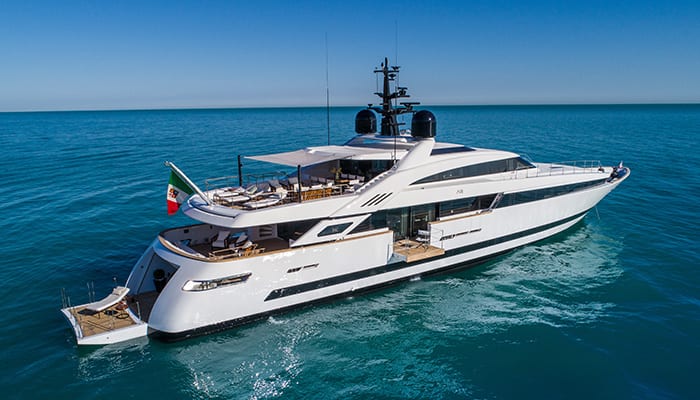 italian sailing yacht brands